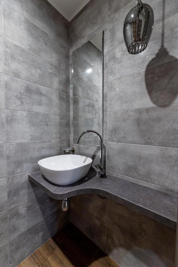 3 Room Apartments On Galytska Lviv Extérieur photo